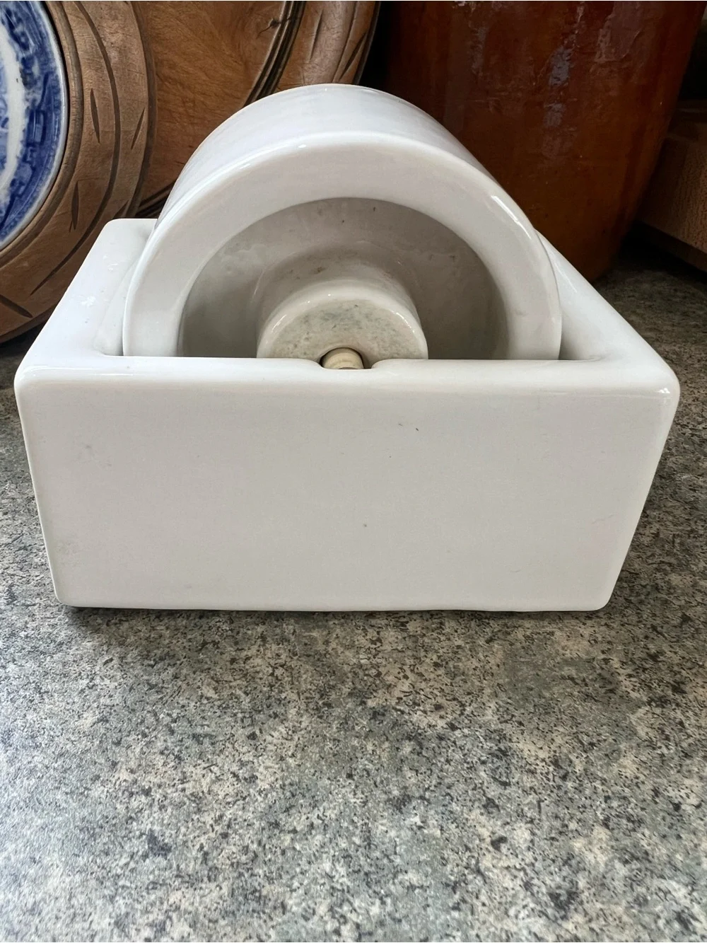 VINTAGE IDL SENIOR MOISTENER WHITE PORCELAIN ENVELOPE/ STAMP ROLLER MADE IN USA